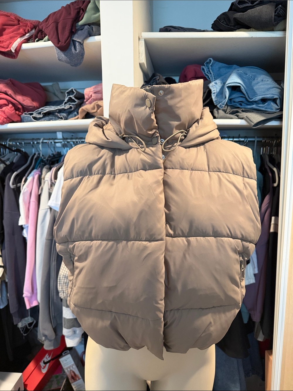 ALO Yoga Women's Beige Lightweight Puffer Jacket